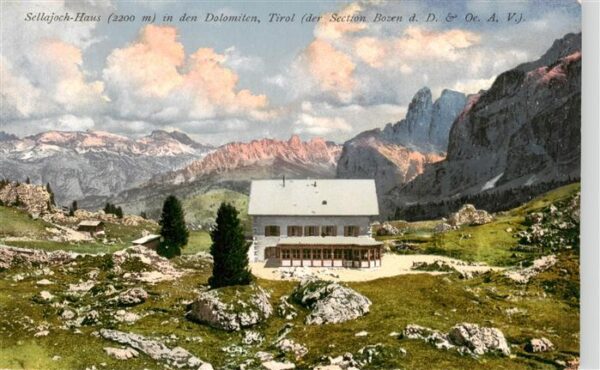 Sellajoch Selva di Val Gardena IT Berghaus Sellajoch in den Dolomiten