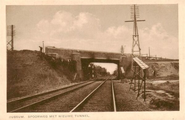 Bussum NL Spoorweg met nieuwe tunnel Eisenbahn