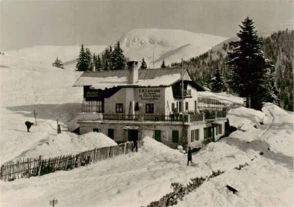 Avelengo-Falzeben Hafling IT Rifugio Parete Rossa Rotwandhuette mit Mittager Win