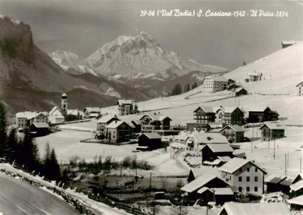 San Cassiano Badia St Kassian IT Panorama Bergdorf Il Putia Peitlerkofel Dolomit
