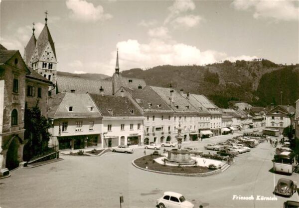 Friesach Kaernten Stadtzentrum Blick zur Kirche