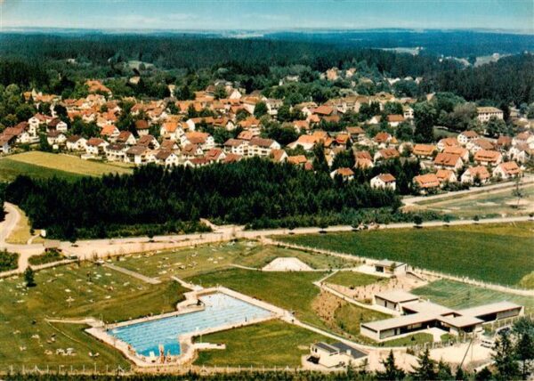 Koenigsfeld Schwarzwald Fliegeraufnahme mit Schwimmbad