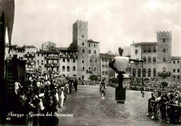 Arezzo Giostra del Saracino Cavaliere in corsa