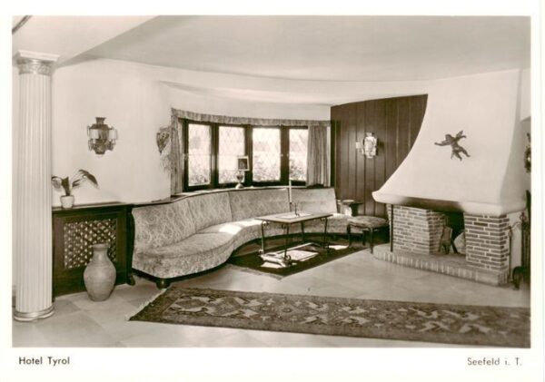 Seefeld Tirol Hotel Tyrol Kaminecke im Foyer