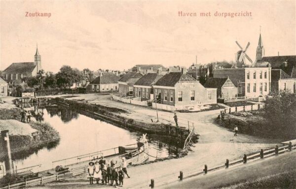 Zoutkamp NL Haven met dorpsgezicht