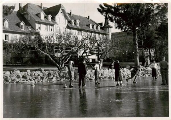 Offenburg Eislaufen auf der zugefrorenen Kinzig