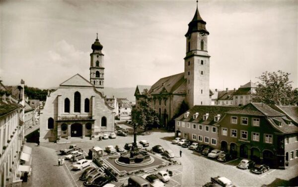Lindau  Bodensee Stiftsplatz mit St Stephanskirche und Stiftskirche