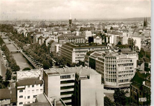 Duesseldorf Koenigsallee und die neuerstandene City