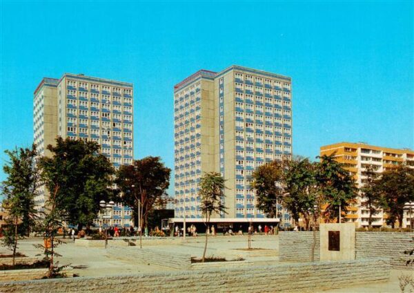 Magdeburg Paul Markowski Platz Hochhaeuser Wohnsiedlung