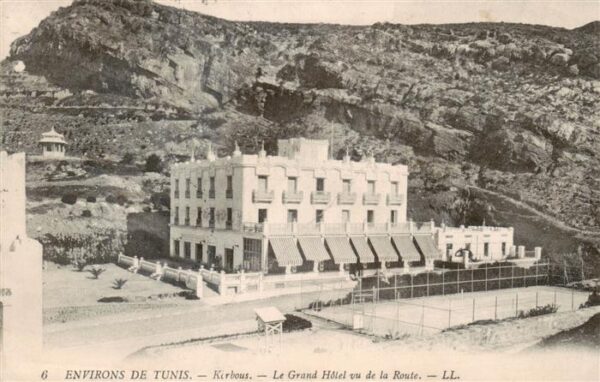 Korbous Tunesie Grand Hôtel vu de la route
