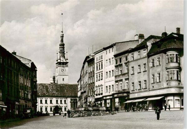 Olomouc Olmuetz CZ Zentrum Brunnen Kirchturm