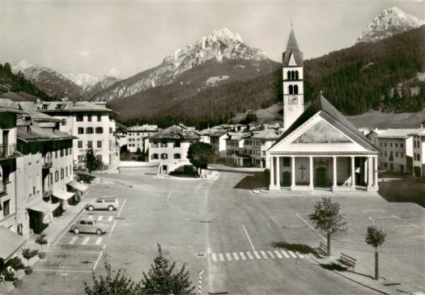 San Stefano di Cadore IT Ortszentrum mit Kirche