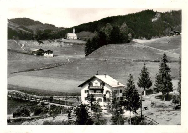 Santa Maddalena Funes Suedtirol IT Albergo Stella Alpine Gasthof Edelweiss Blick