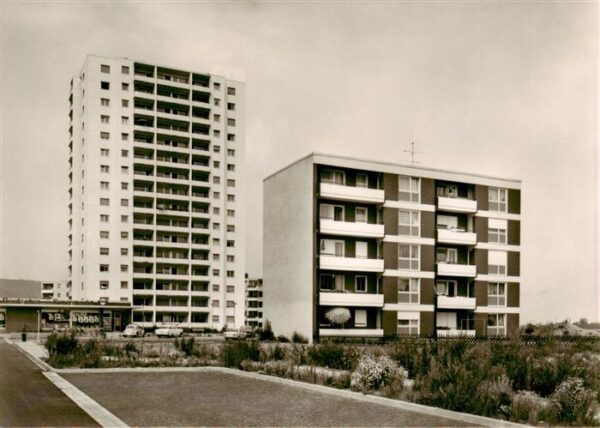 Neustadt  Weinstrasse Haardt Bayernplatz mit Hochhaus