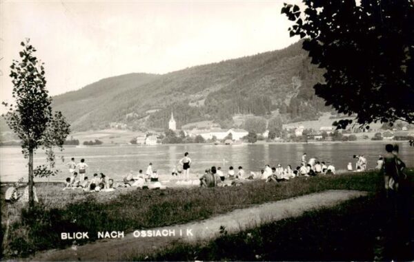 Ossiach Ossiachersee Kaernten AT Uferpartie am See mit Blick auf den Ort