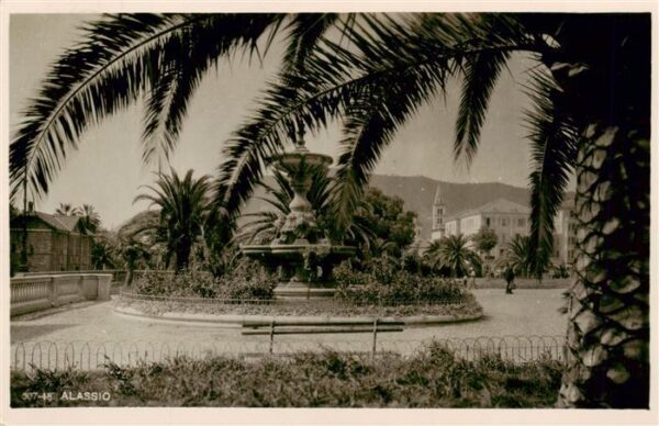 ALAssIO Savona Liguria IT Panorama Brunnen Palmen