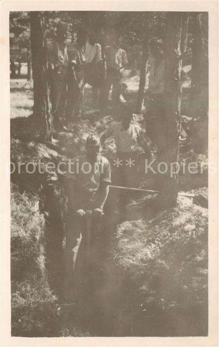 Militaria Schweiz Soldaten Wald