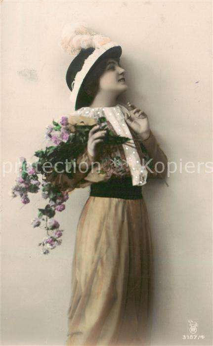 Foto RPH Nr. Nr.3187/4 Frau pose Bluemen Hut