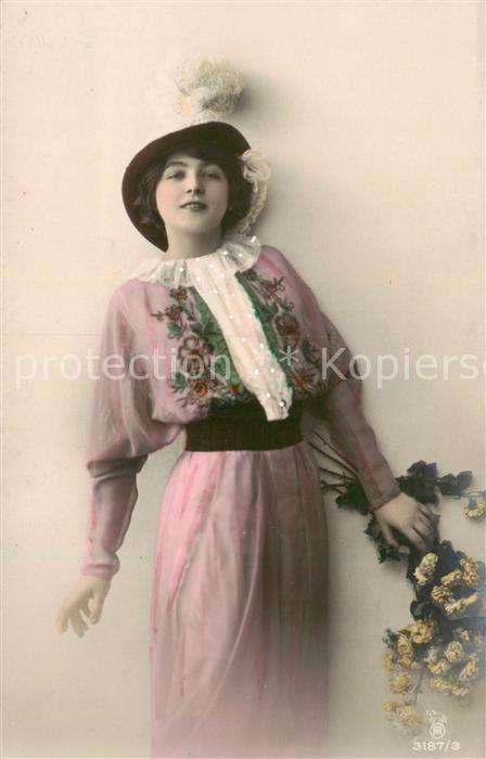 Foto RPH Nr. NR.3187/3 Frau Pose Hut Blumen