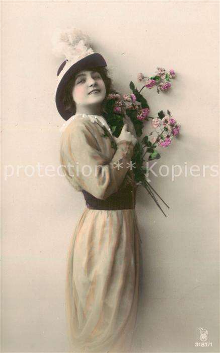 Foto RPH Nr. Nr.3187/1 Frau Pose HUt Bluemen