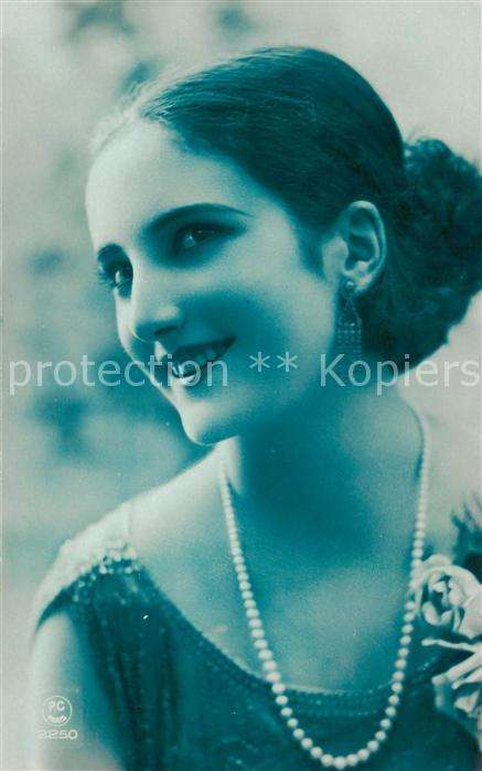 Foto PC Paris Nr. Nr.2250 Frau portraet