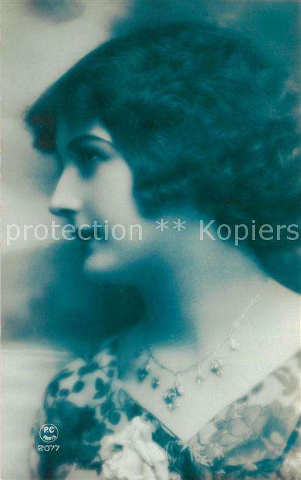 Foto PC Paris Nr. Nr.2077 Frau portraet