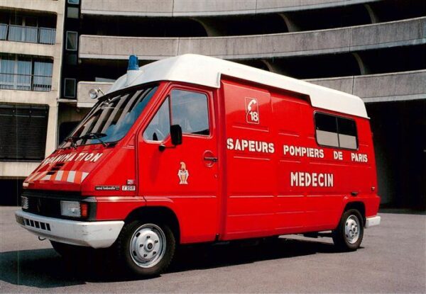 Feuerwehr Fire-Brigade Pompiers Bomberos Ambulance Reanimation Renault Master