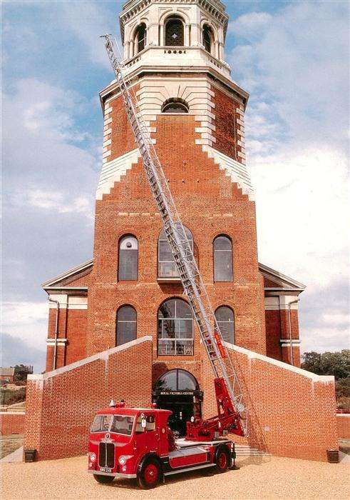 Feuerwehr Fire-Brigade Pompiers Bomberos Leyland Beaver Turntable Ladder Pump
