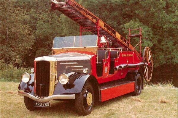 Feuerwehr Fire-Brigade Pompiers Bomberos Dennis Light Six Pump Escape
