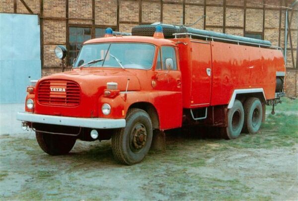 Feuerwehr Fire-Brigade Pompiers Bomberos Tankloeschfahrzeug Tatra typ 148