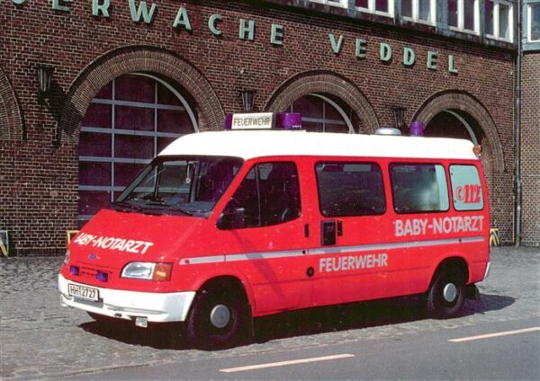 Feuerwehr Fire-Brigade Pompiers Bomberos Hamburger Feuerwehr Baby Notarztwagen F