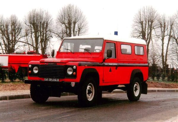 Feuerwehr Fire-Brigade Pompiers Bomberos Quartier Sully 28400 Land-Rover 4*4-110
