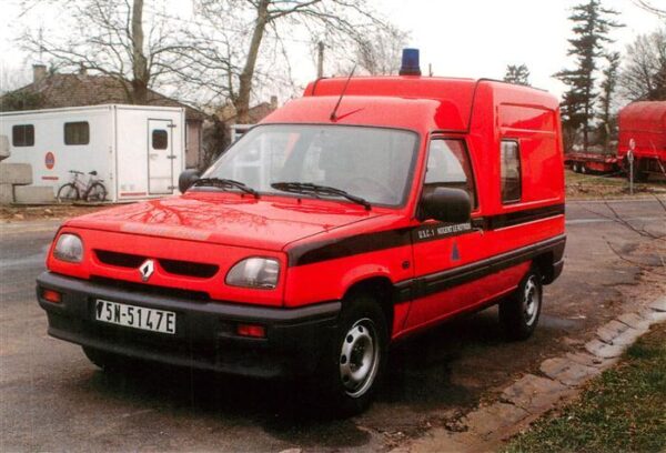 Feuerwehr Fire-Brigade Pompiers Bomberos Renault Express 4 ch Quartier Sull 2840