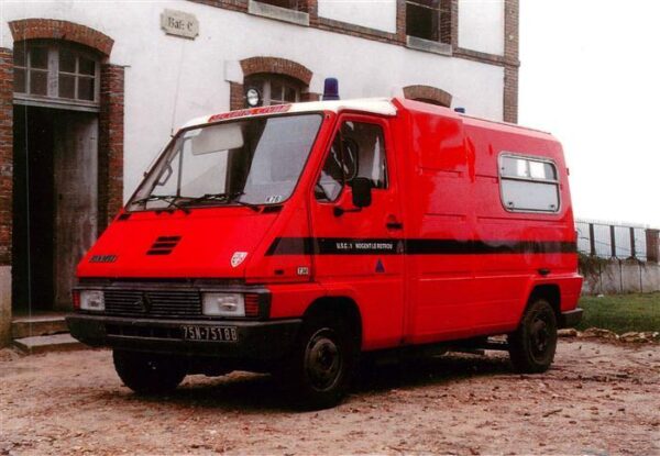 Feuerwehr Fire-Brigade Pompiers Bomberos VSAB Renault Master T30-90 ch