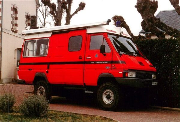 Feuerwehr Fire-Brigade Pompiers Bomberos Transmissions Renault B 90 4+4-90 ch