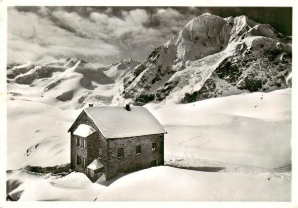 Sulden Solda Trentino-Alto-Adige IT Hintergradhuette mit Koenigspitze