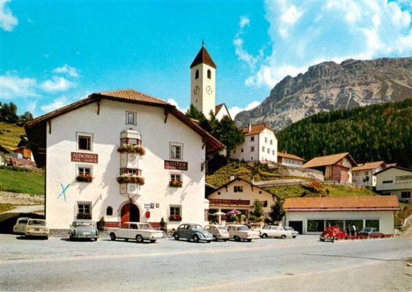 Graun Vinschgau Curon Venosta IT Ortspartie mit Kirche