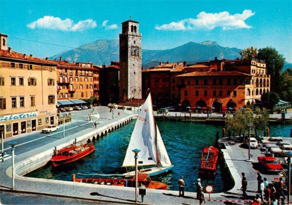 Riva  del Garda IT Hafenpartie