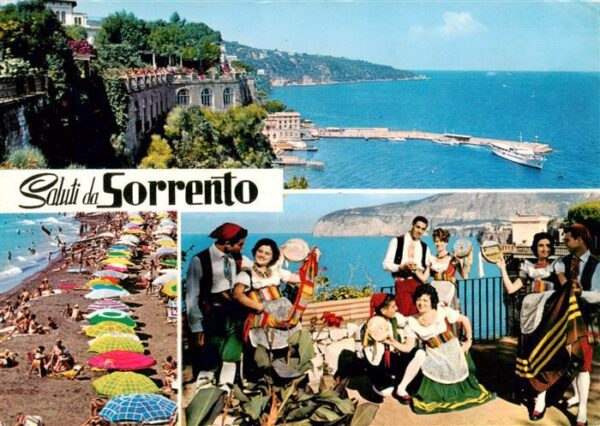 Sorrento  Sorrent Campania IT Kuestenpanorama Strand Folklore Trachten
