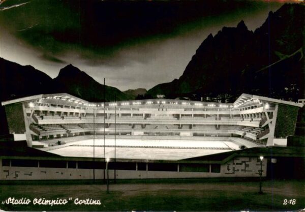 Cortina d Ampezzo IT Stadio Olimpico Olympiastadion Nachtaufnahme