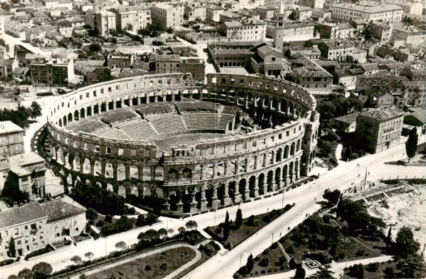 Pula Pola Croatia Fliegeraufnahme mit Arena Ruine