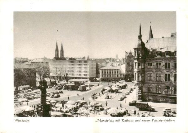 Wiesbaden Marktplatz mit Rathaus und neuem Polizeipraesidium
