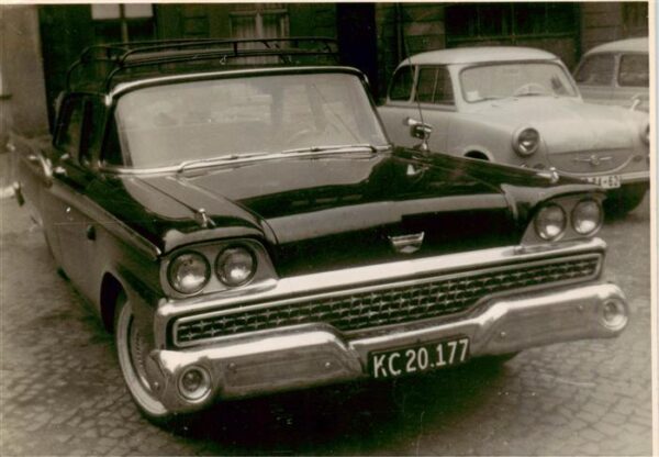 Autos Cars Voitures Ford Fairlane SX