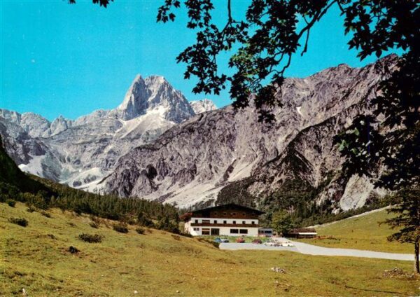 Gramaialm 1263m Falzthurntal Tirol AT mit Lamsenspitze und Karwendelgebirge