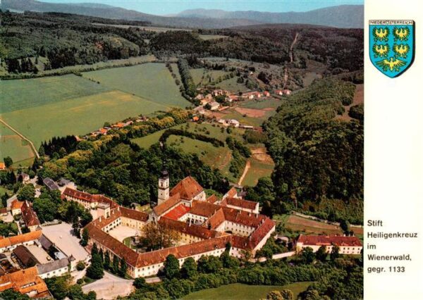 Heiligenkreuz Stift Niederoesterreich AT Zisterzienserstift Fliegeraufnahme