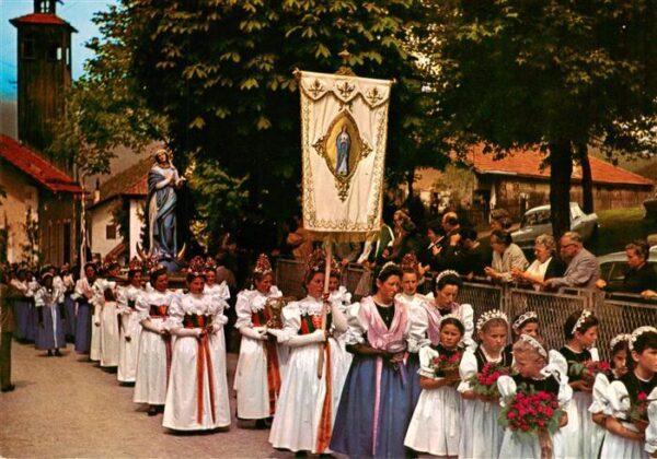 Kastelruth Suedtirol Trachten Prozession