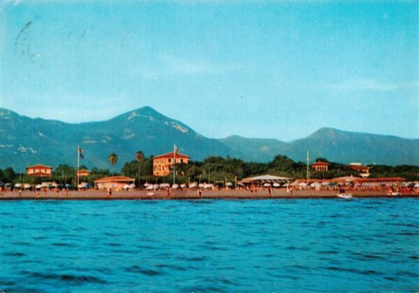 Marina di  Pietrasanta Lucca Toscana IT Spiaggia e Alpi Apuane