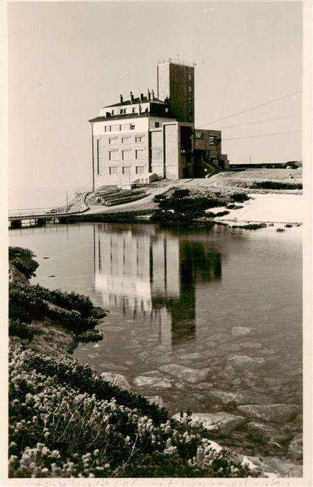Vysoke Tatry SK Steinbachsee mit Drahtseilbahn auf der Lomnitzer Spitze