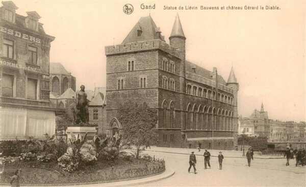 Gand Belgien Statue de Lievin Bauwens et chateau Gerard le Diable