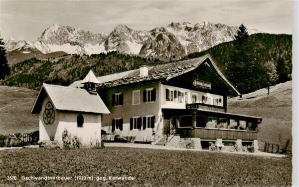 Garmisch-Partenkirchen Gschwandtnerbauer mit Karwendel